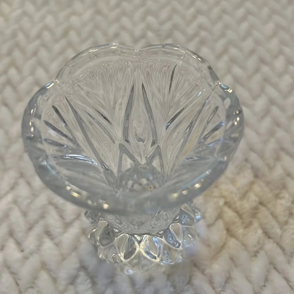 Vintage Elegant Clear Glass Posey Bud Vase Scallop Top Fans & Diamond Design